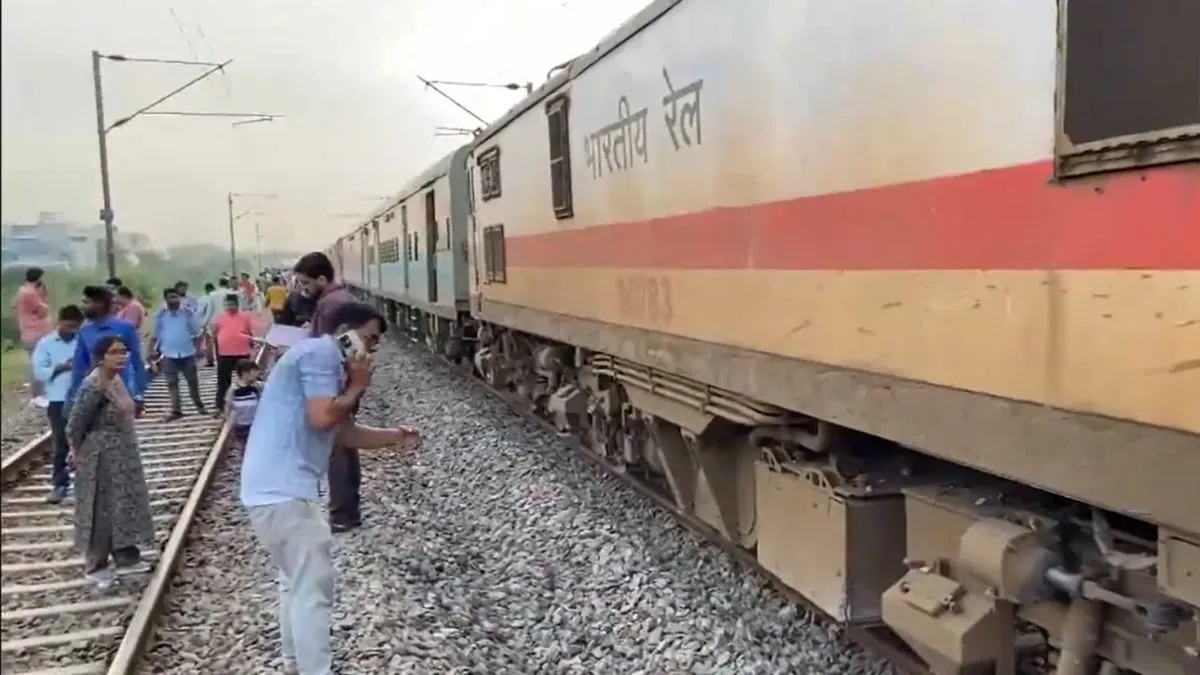 sabarmati-train-accident-sabarmati-express-19168-train-news-kanpur-uttar-pradesh-railway